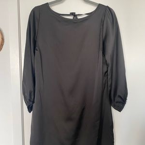 Elegant black dress with mid-length sleeves